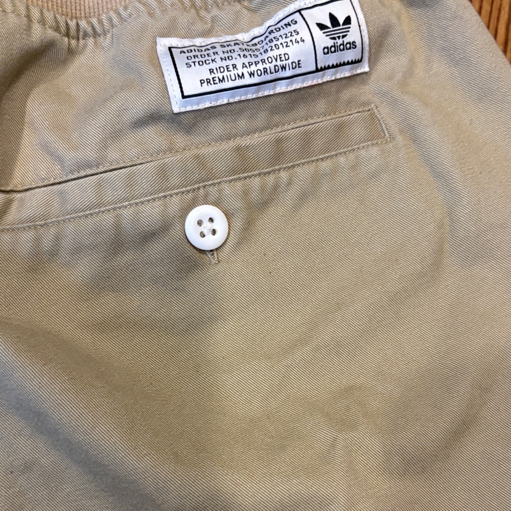 Adidas khaki Men's skate Shorts - Picture 9 of 10